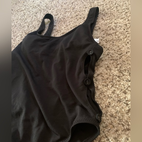 Shade and Shore One Piece - Picture 4 of 8